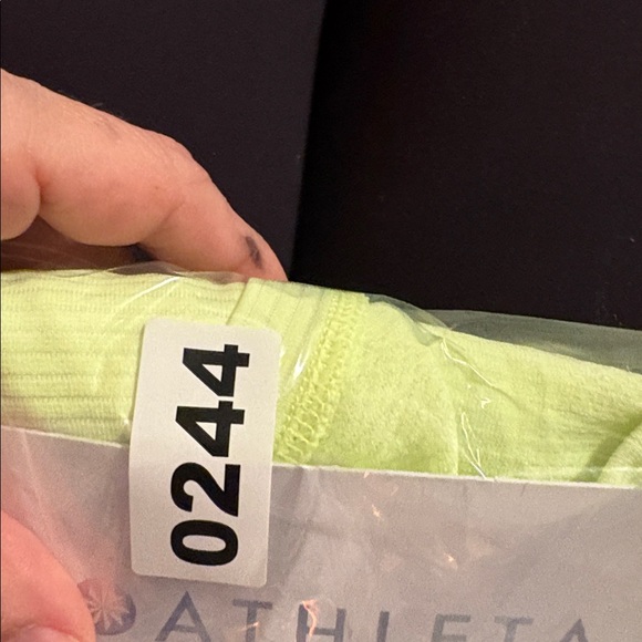 NWT Athleta Momentum Seamless Tank – Light Yellow – Size M neon 0244 - Picture 5 of 5